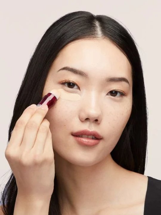 Woman applying Instant Age Rewind under Eye